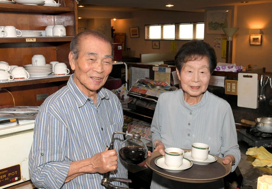 コーヒーに恋して70年 高知市の喫茶 はと時計 南さん夫妻90代で現役 県内最古参 高知新聞 コーヒーに恋して70年 高知市の喫茶 はと時計 南さん夫妻90代で現役 県内最古参 高知新聞