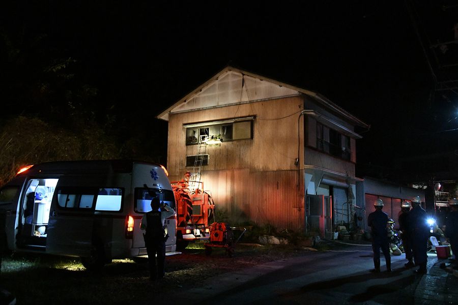 住人の男性が死亡した火災現場(16日午前4時半ごろ、香美市物部町大栃)