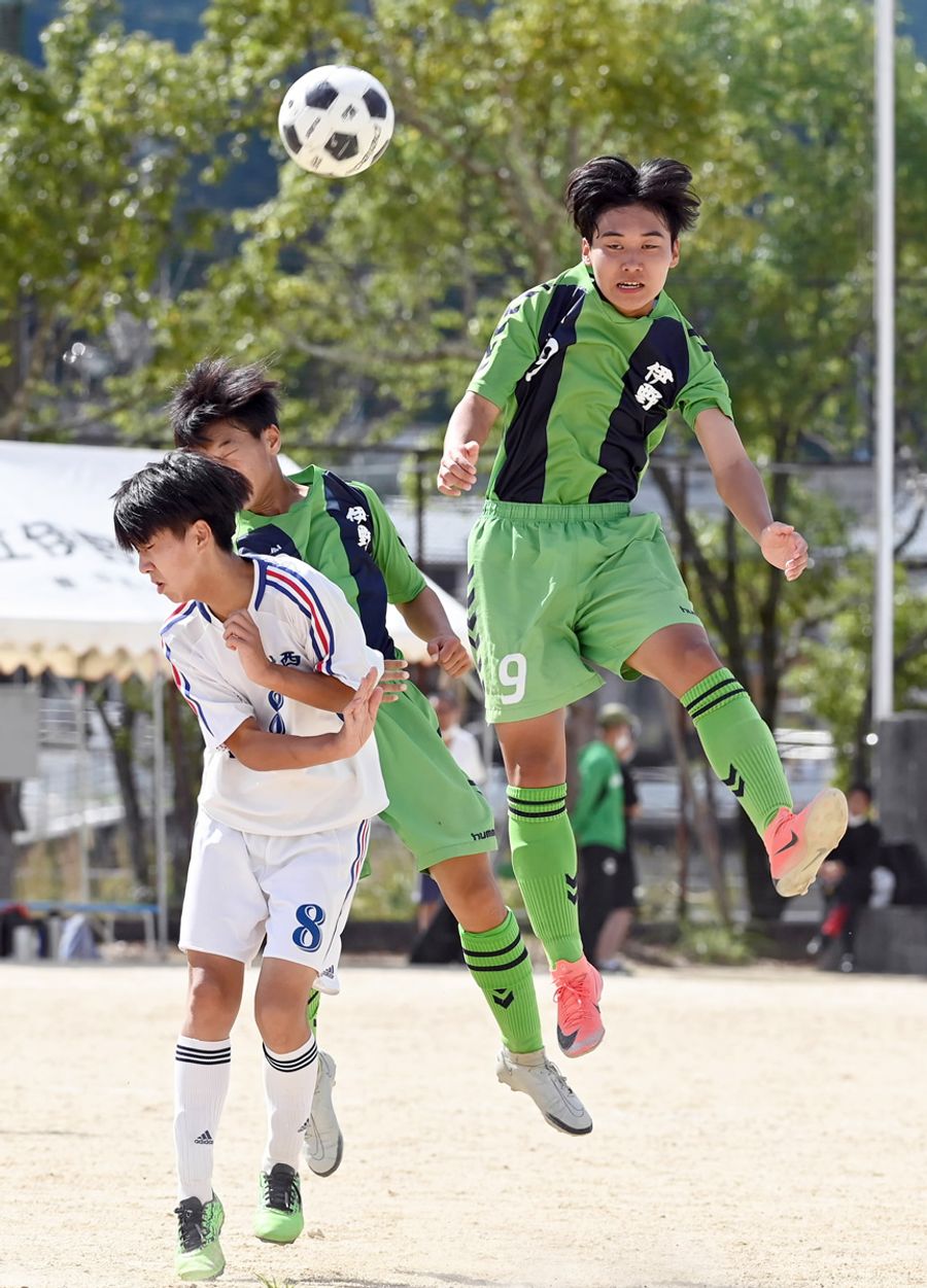 高知県中学サッカー選手権 第２日 明徳 高知など１６強 中村がシードの野市下す 高知新聞