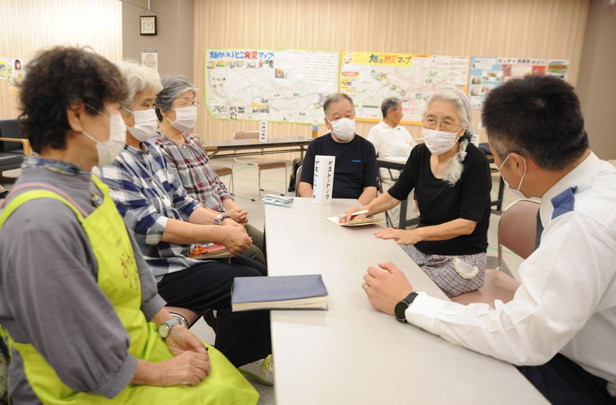 再開された認知症カフェ。交流の貴重な場となっている(高知市旭町3丁目)