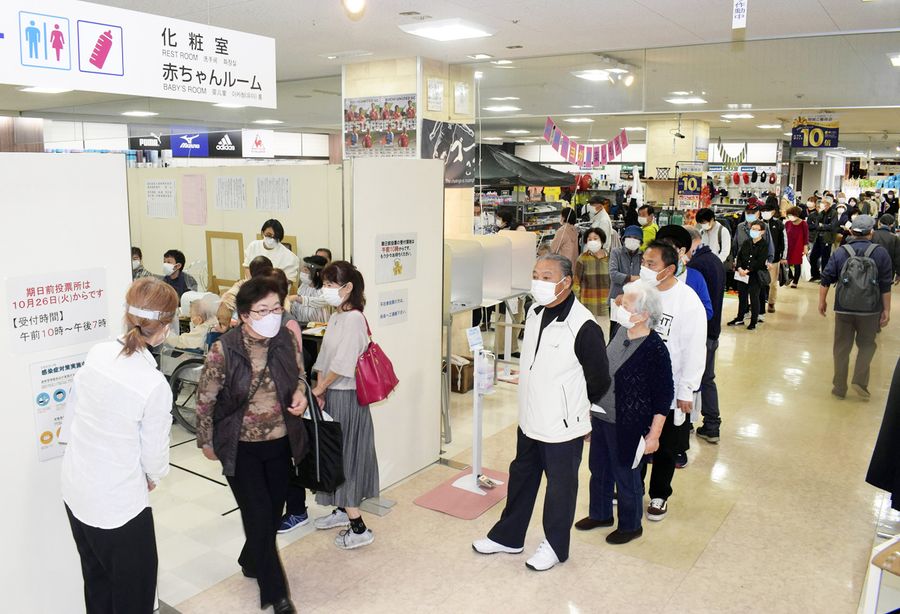 商業施設で期日前投票スタート。フジグラン高知では異例の行列ができた(高知市朝倉東町)