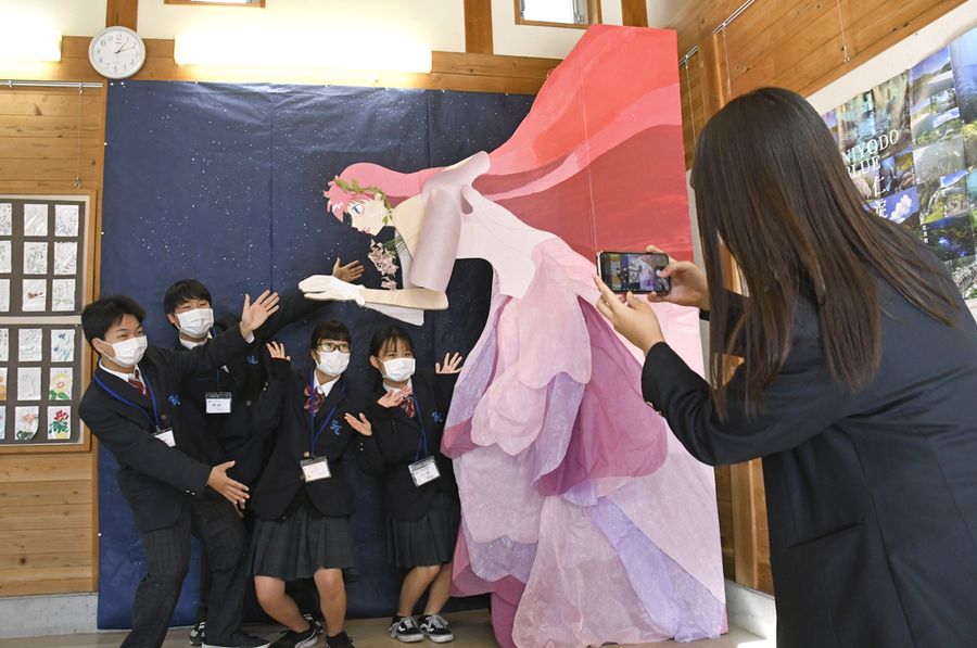 伊野商高生が制作した写真スポット(いの町のとさでん交通伊野電停)