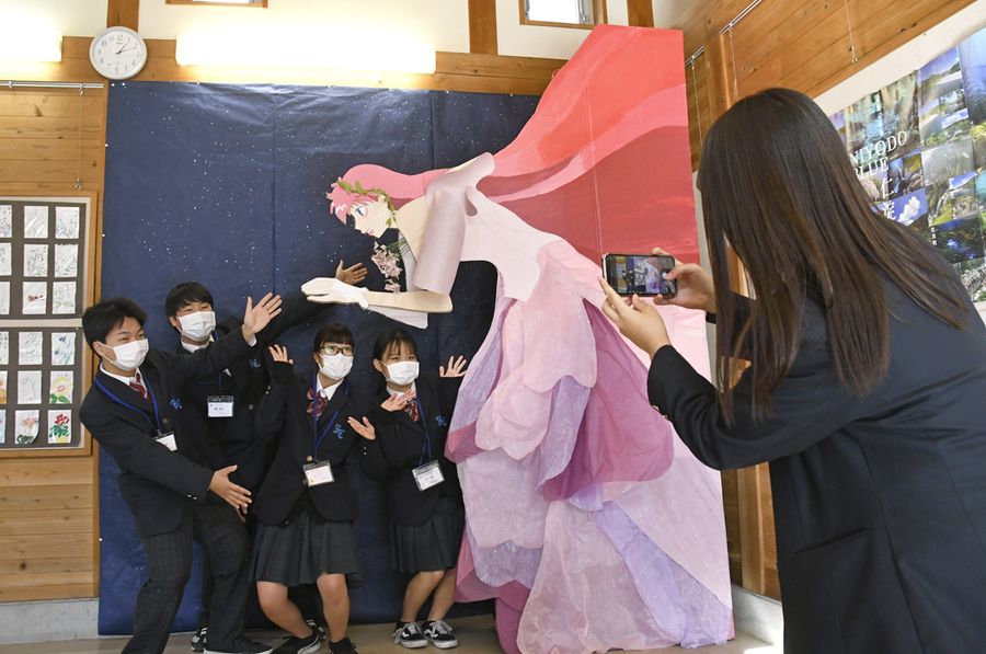 伊野商高生が制作した写真スポット（いの町のとさでん交通伊野電停）