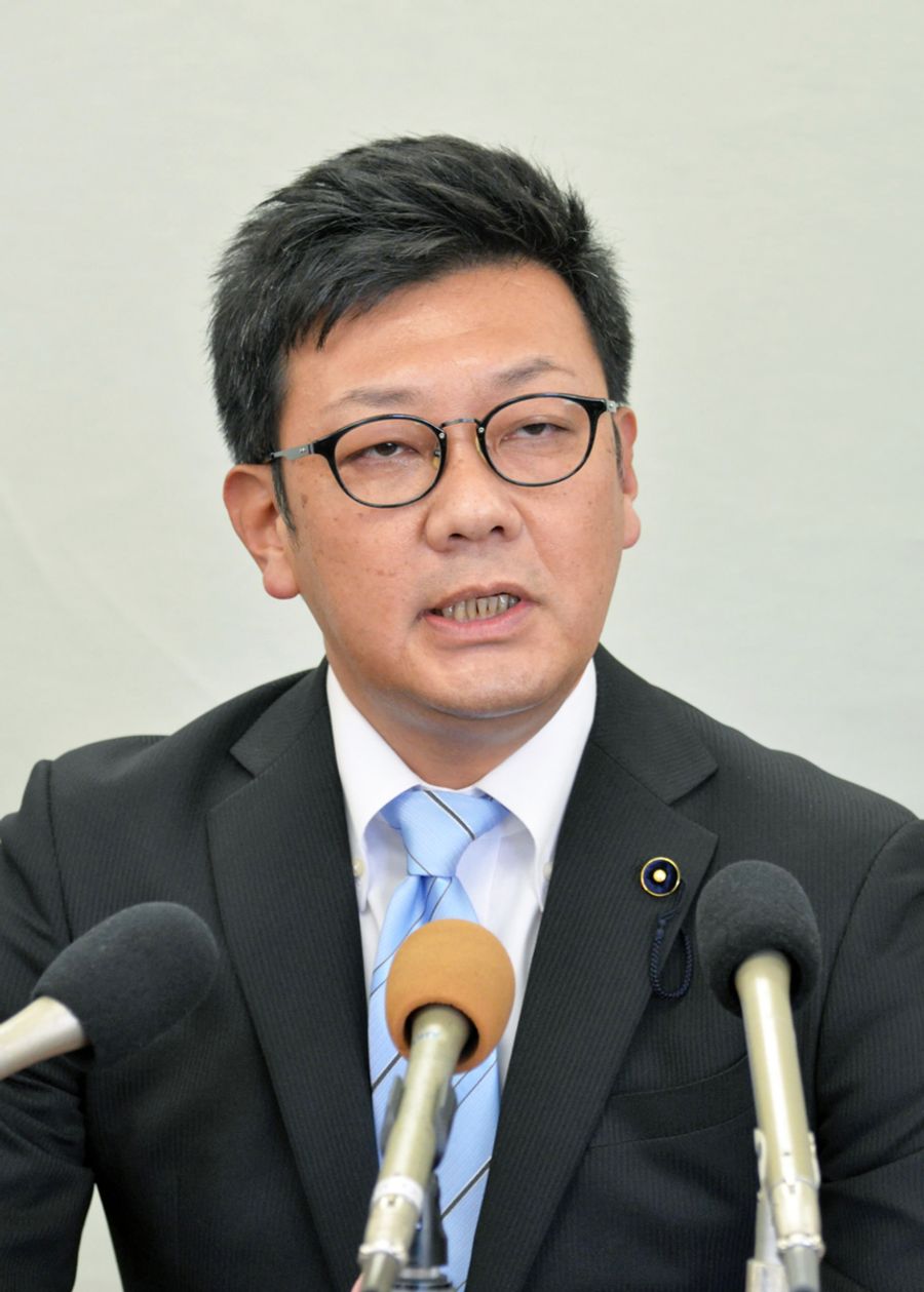 「日本の将来には地方の発展が重要だ」と話す梶原大介氏(県庁)
