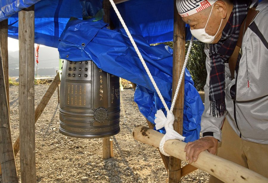 香美市香北に新しい鐘の音 ２８番札所大日寺の元住職隠居所に設置 １２ ３１突き初め 高知新聞
