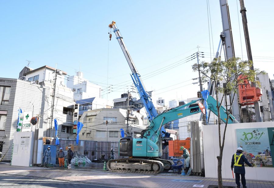 おまちで建設中のマンション。以前は商業ビルだった（高知市追手筋１丁目）