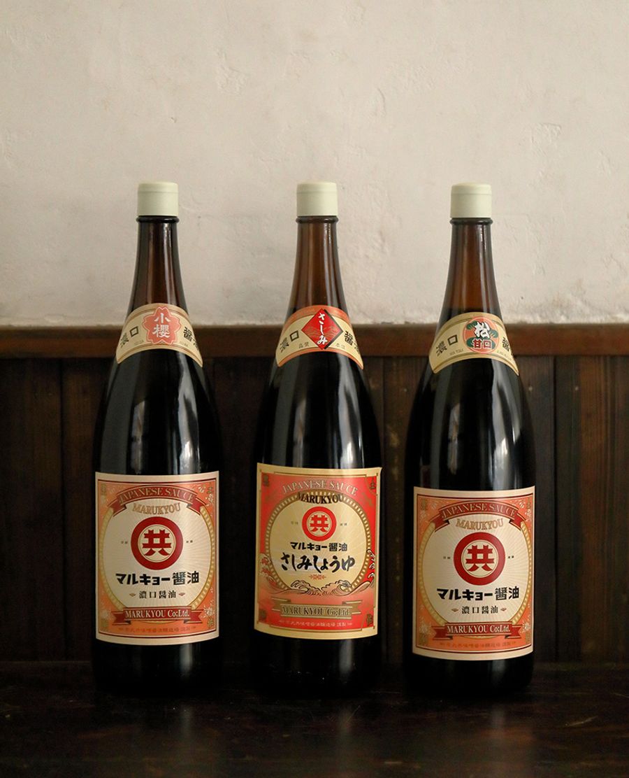 醤油は、さしみ醤油、こいくち醤油「松の甘口」「小桜」など5種類。4代目になってから、大正レトロなラベルに変え、お試し用の小瓶を新しく追加