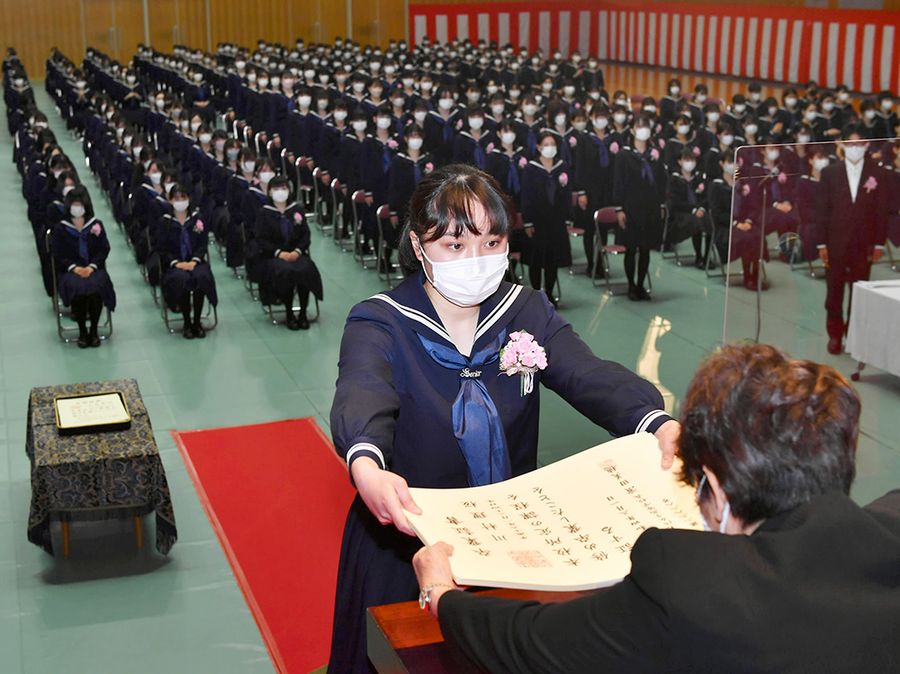 高知県内の私立４高校で卒業式 土佐女子高１８０人 人生切り開いていく 高知新聞