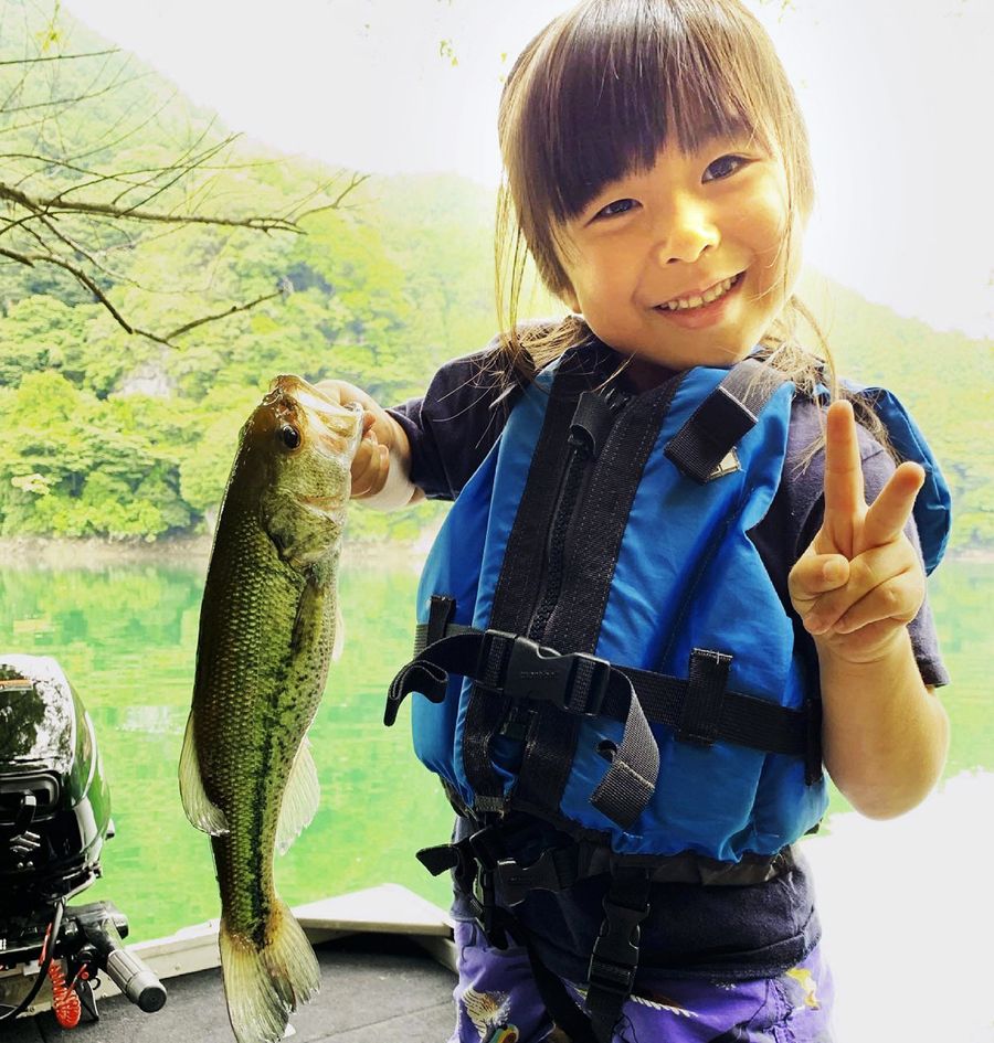 ブラックバス ３２センチ 魚信 Fish On 高知新聞