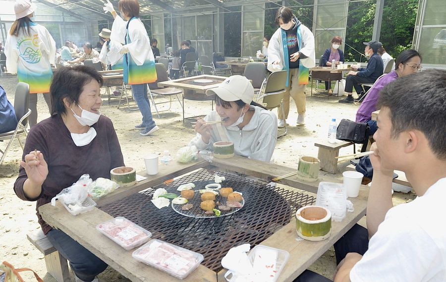 大川黒牛に舌鼓を打った白滝ふるさとまつり(大川村朝谷の白滝みどりの広場)