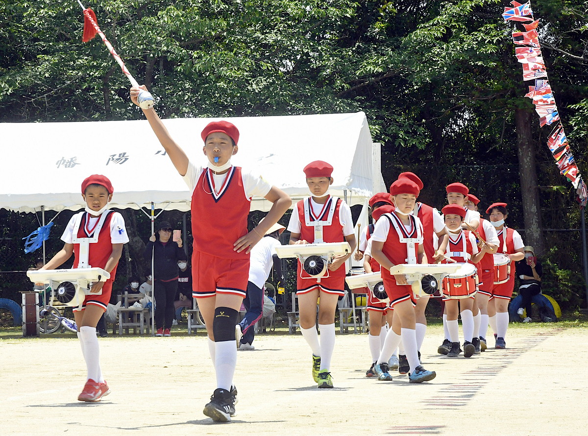高知県土佐清水市 幡陽小の鼓笛隊が存続ピンチ 全校11人 23年春に6人卒業 高知新聞 高知県土佐清水市 幡陽小の鼓笛隊が存続ピンチ 全校11人 23年春に6人卒業 高知新聞