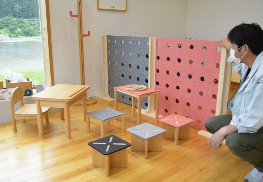 新ブランドで保育施設などに売り込みを図る幼児用家具(写真はいずれも四万十町瀬里の大正集成材工場展示場)