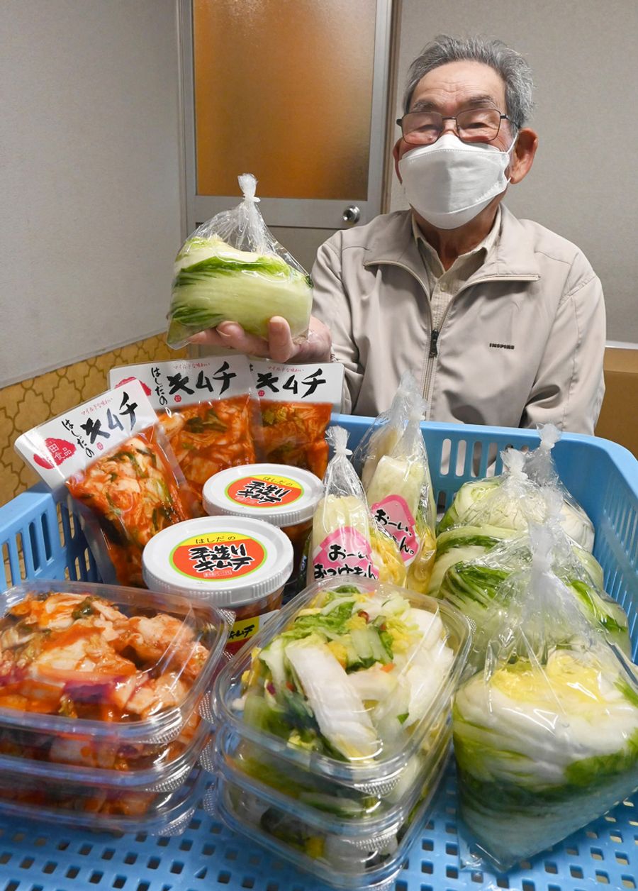しゃきしゃき、さっぱり。さまざまな白菜漬けの商品が並ぶ橋田食品(高知市五台山)