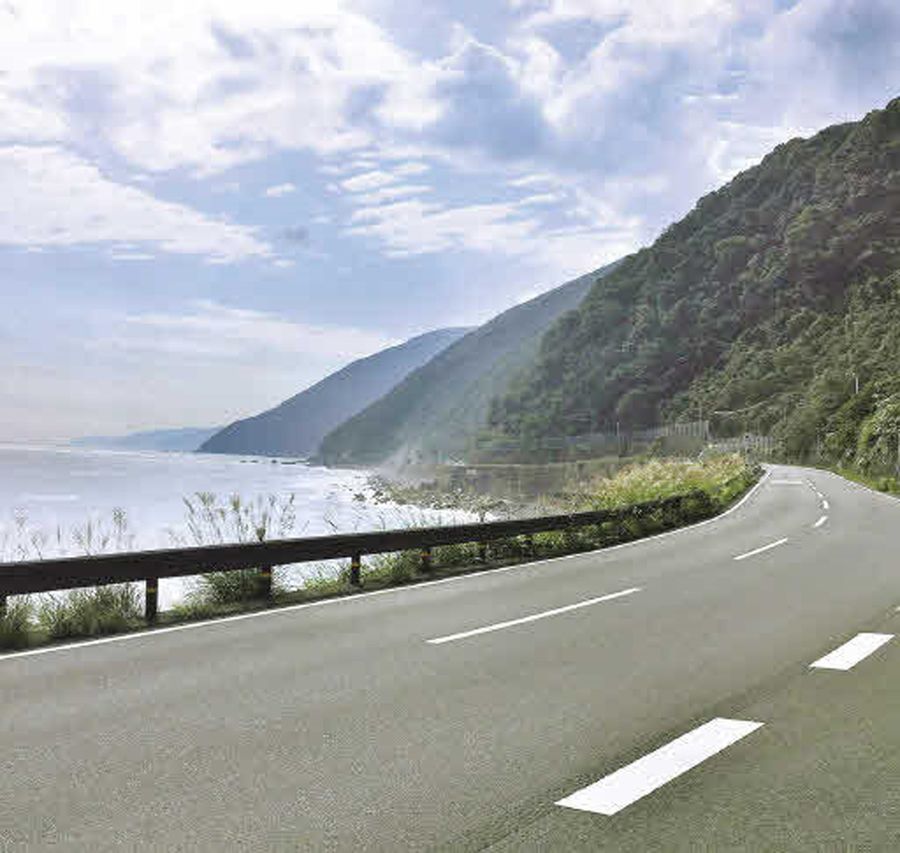 東洋町野根から室戸市佐喜浜町入木に向かう国道５５号から室戸岬方面を望む