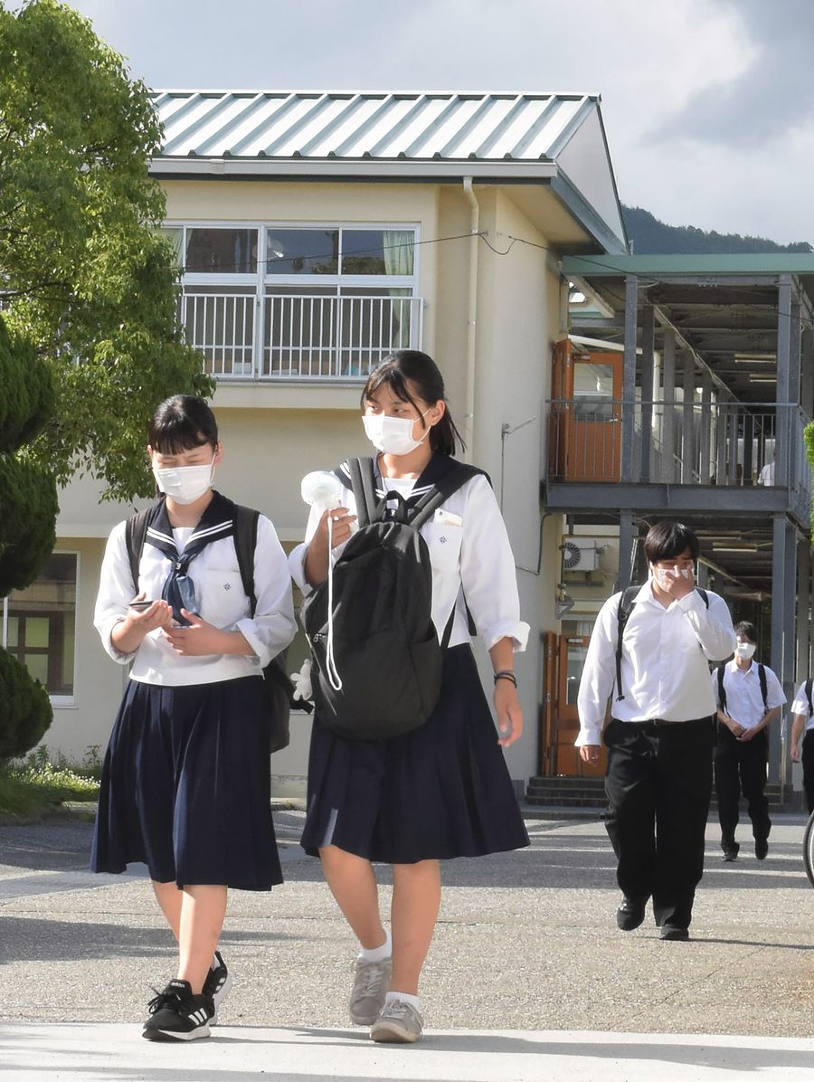 脱マスク 指導難しい 高知県内校が熱中症対策に苦慮 運動中に着用の子も 高知新聞