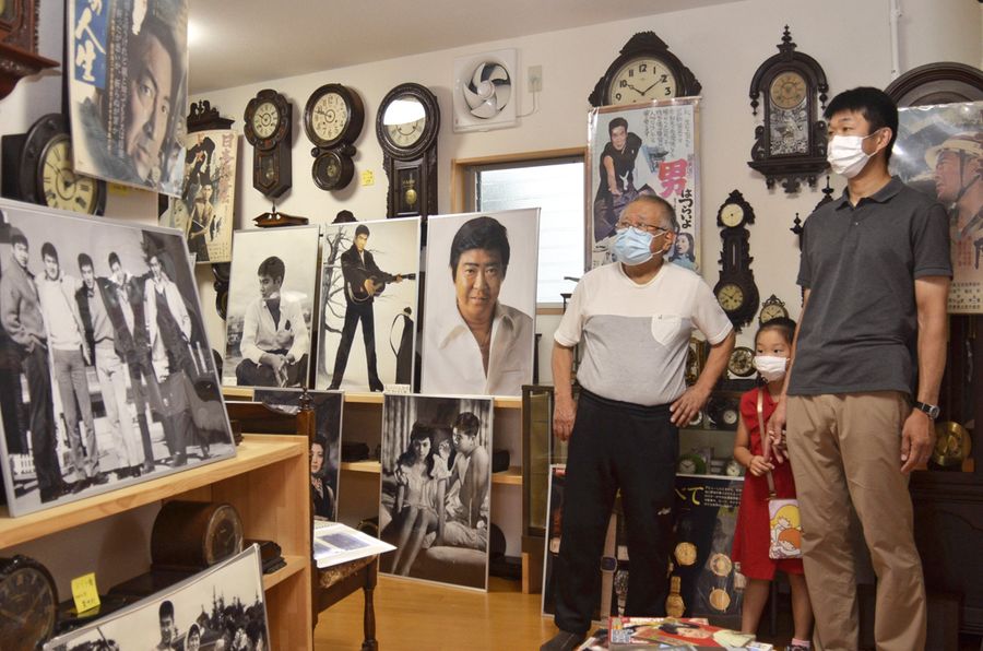 裕次郎さんの魅力をポスターで 高知県南国市の時計博物館 高知新聞