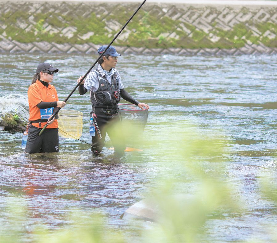 中高生鮎友釣り選手権の様子