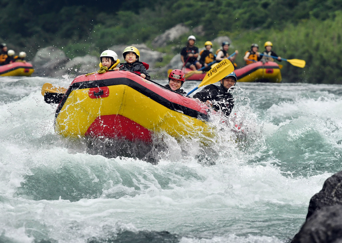 白波砕け 渓谷に歓声 音土景 音感じる土佐の風景 19 高知新聞 白波砕け 渓谷に歓声 音土景 音感じる土佐の風景 19 高知新聞