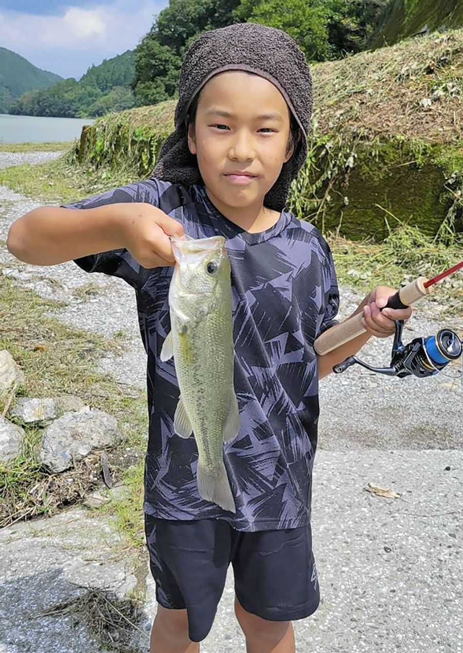ブラックバス ３０センチ 魚信 Fish On 高知新聞