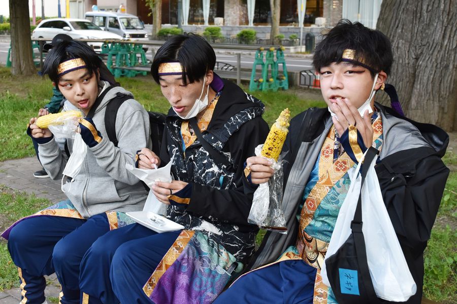「北海道じゃないんすか!?」と驚く大学生。高知から来たかいがあります!