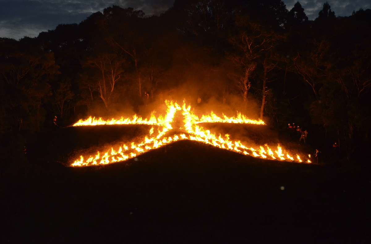 大文字 厳かに 伝統の送り火 高知県四万十市 高知新聞