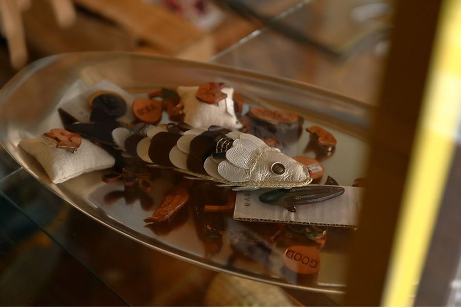 洋音さんが製作した革製品も販売