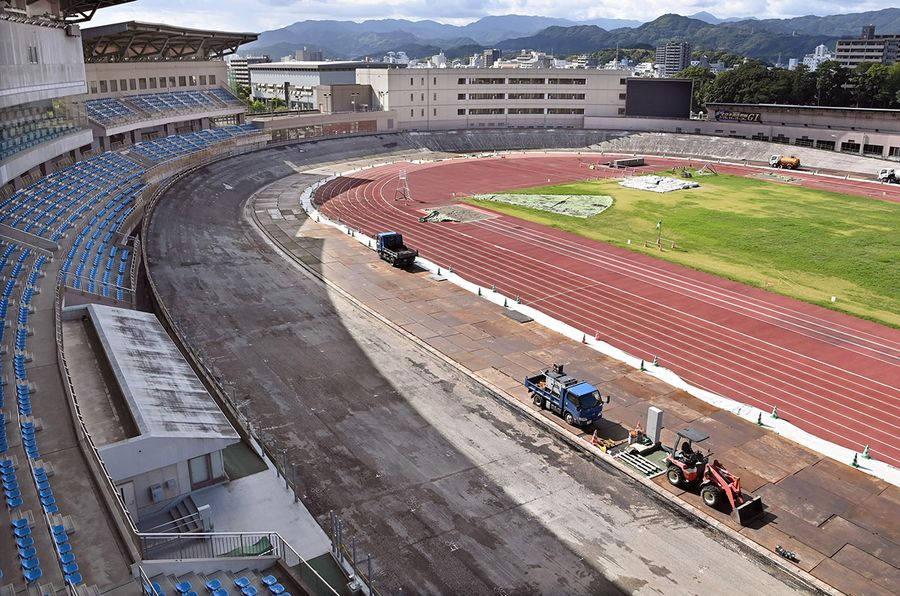 高知競輪場バンク“改装中” 特殊工法 来年2月レース再開 高知新聞