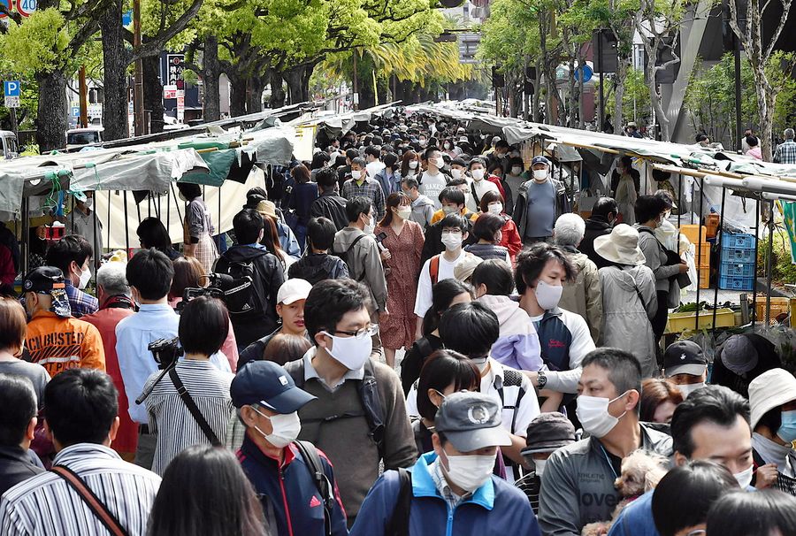 ５月の大型連休、観光客でごったがえした高知市の日曜市