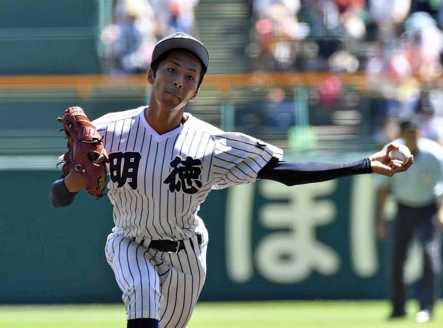 強打の九国大付打線を５安打２点に抑えて好投した明徳のエース吉村（甲子園）