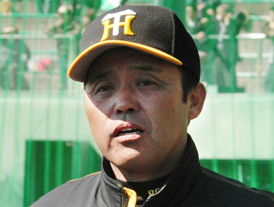 首位・広島に敗れ「連覇は絶望的」な阪神・岡田監督のレプリカ