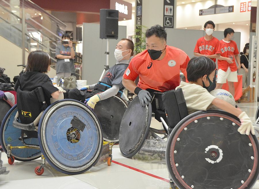高知産 ラグビー用車いす 俺らの手で作るぜよ 県工業会有志と池選手が協力 高知新聞 高知産 ラグビー用車いす 俺らの手で作るぜよ 県工業会有志と池選手が協力 高知新聞
