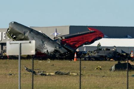米航空ショーで2機が空中衝突 テキサス、搭乗者は安否不明 | 高知新聞