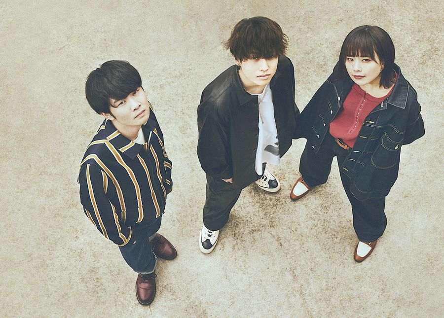 人気バンド「Ｓａｕｃｙ　Ｄｏｇ」のあきざわかずきさん＝左