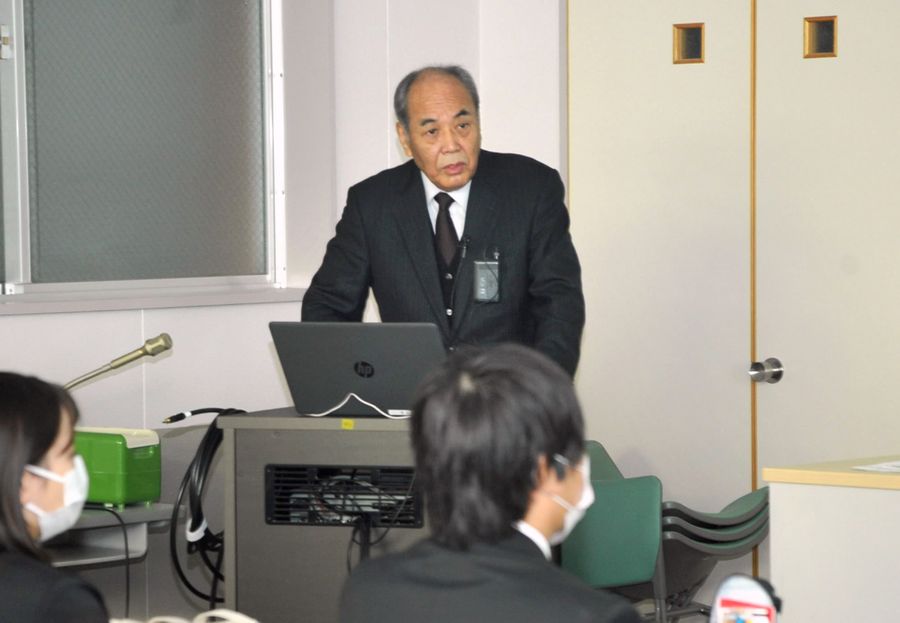 看護学生に臓器移植・提供についての授業を行う堀見忠司医師（高知市北本町１丁目）