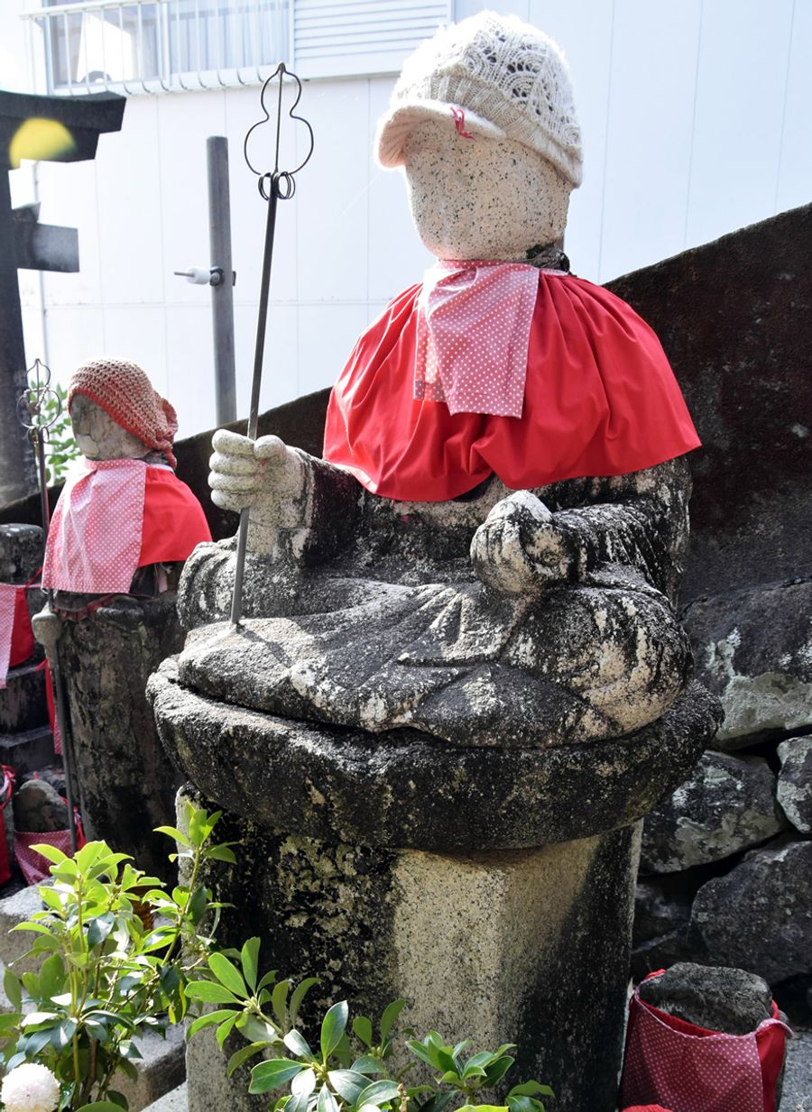 宝永地震の犠牲者を供養する地蔵尊(須崎市の大善寺)