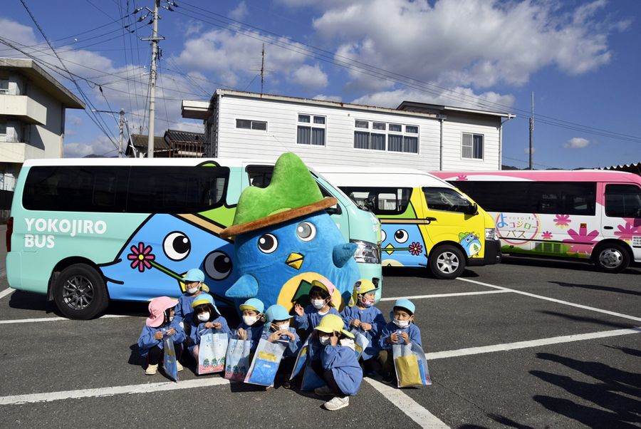 よコジローのかわいらしいデザインになった町民バス（越知町越知甲）