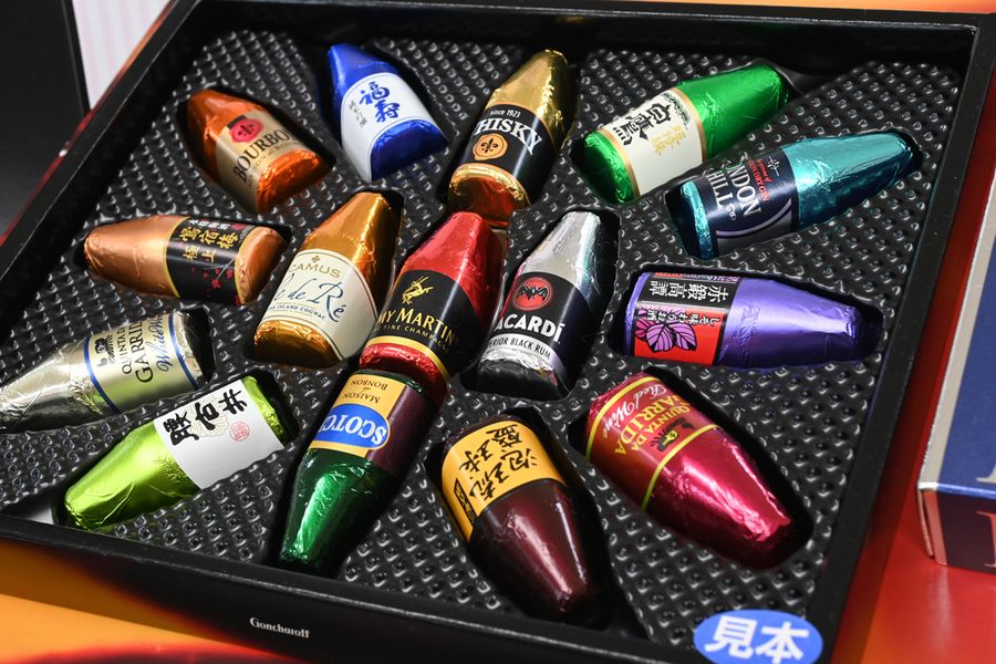 例年人気のお酒入りチョコレート、ゴンチャロフの「メゾンドボンボン」。いろんなお酒が入っています。食べ比べが楽しそう