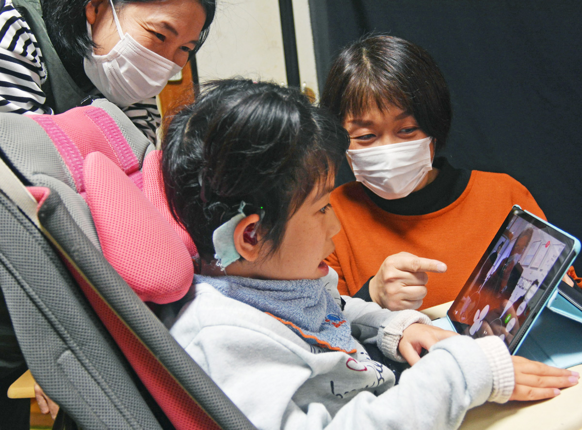 障害児が「分身ロボ」でアート鑑賞 外出難しくても「テクノロジーは