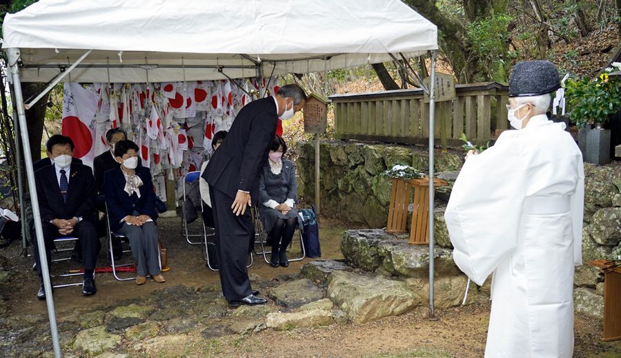 谷秦山の遺徳をしのんだ墓前祭（香美市土佐山田町植）