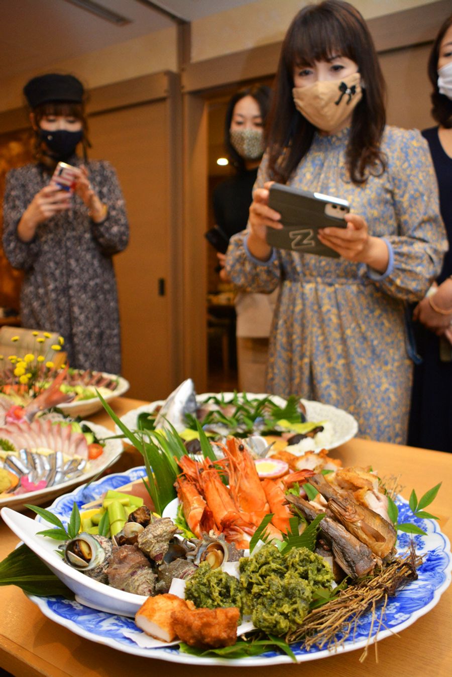 「まるごと高知」で提供される皿鉢料理（東京・銀座）