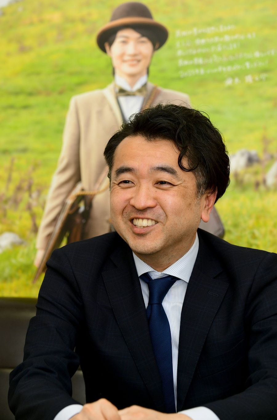 「天狗高原で撮影した風景など冒頭のタイトルバックも楽しんでもらいたい」と話す松川博敬さん（高知新聞社＝飯野浩和撮影）