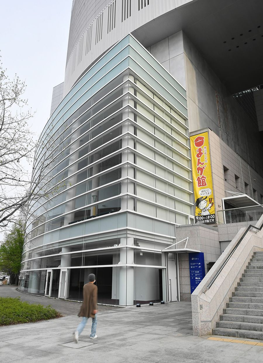 １年ぶりに再開した「かるぽーと」。１階から大ホールへ直接入ることができるようになった（高知市九反田＝河本真澄撮影）