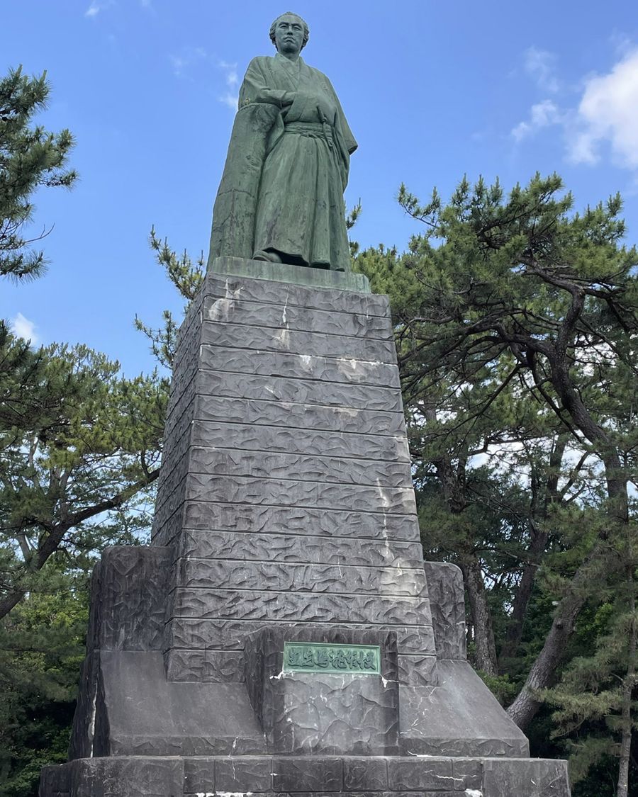 夢に出てきた坂本龍馬（高知市桂浜の坂本龍馬像）