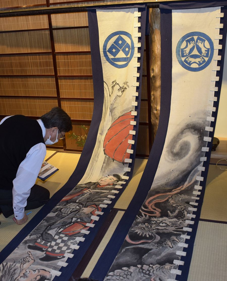 会場に展示される「養老の滝図　龍虎図」（香南市の西川屋赤岡旧本店）