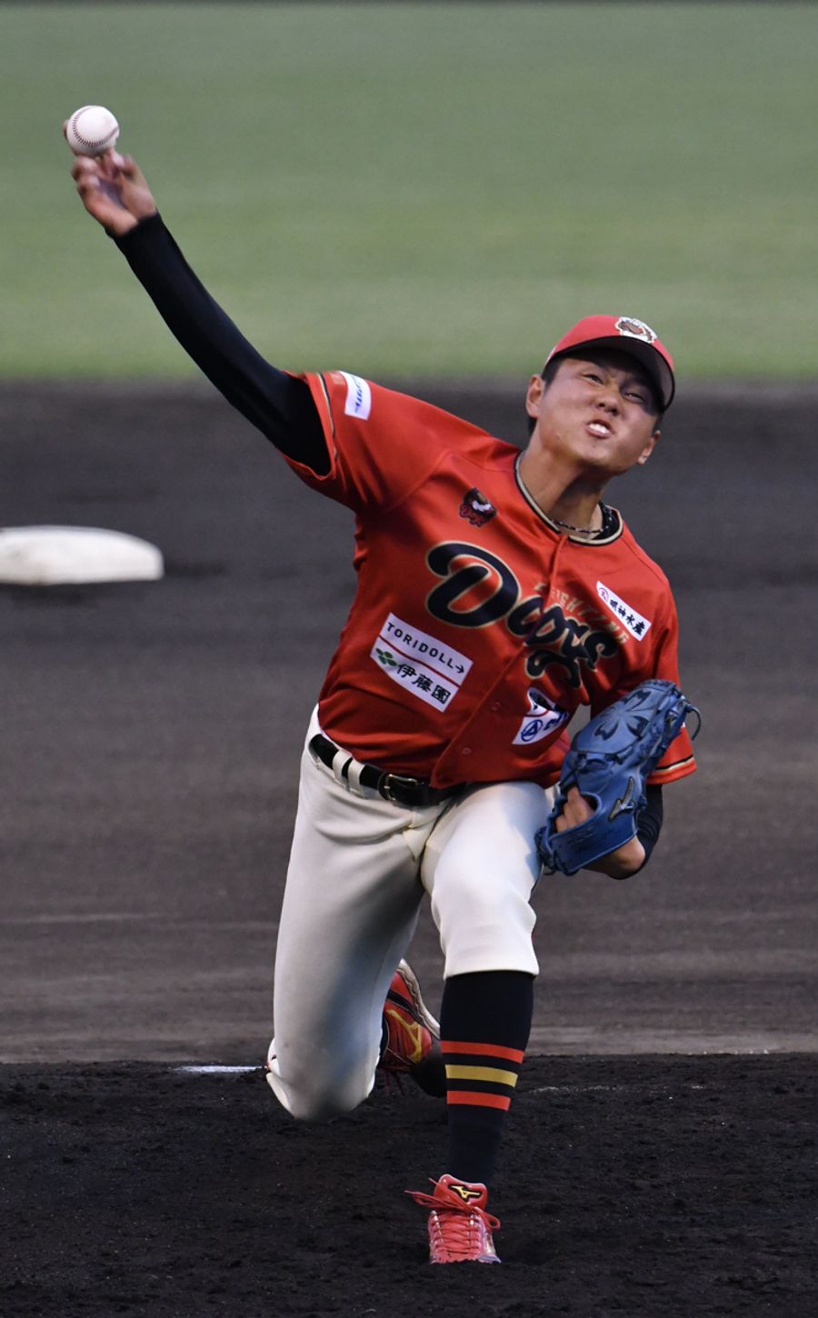 ６回を４安打１失点に抑えた先発若松（高知球場）