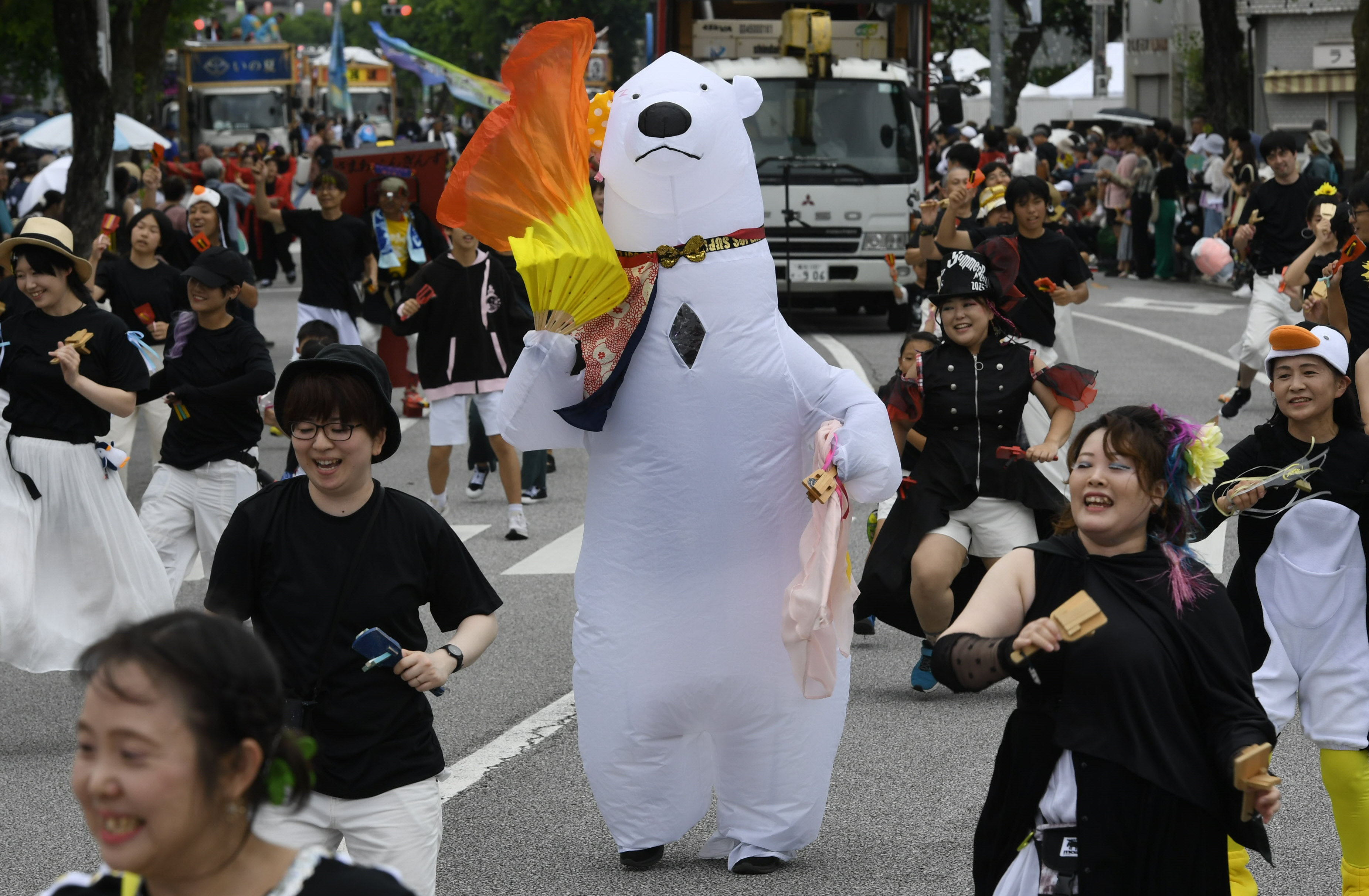 Summer PenguinS―2025よさこい祭り全チーム紹介 | 高知新聞