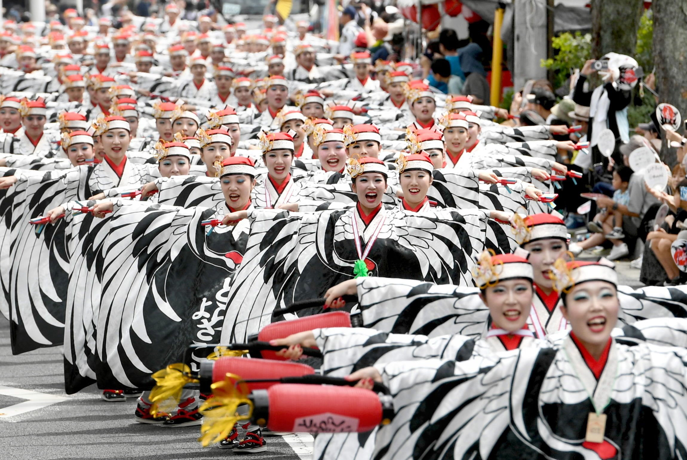 とらっくよさこい(ちふれ)―2026よさこい祭り全チーム紹介 | 高知新聞