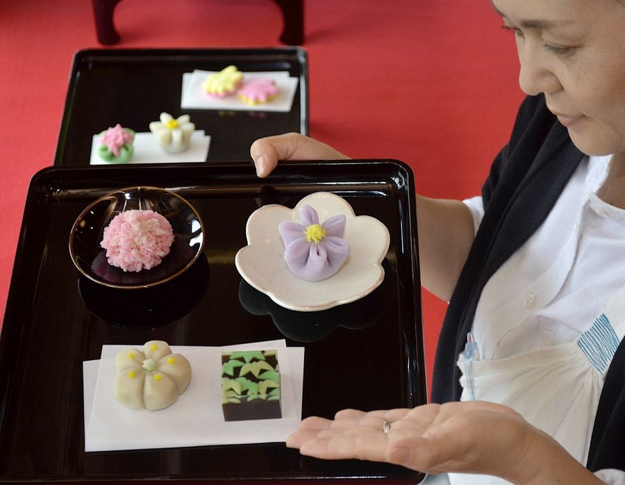 牧野富太郎博士にちなんだ草花などをかたどった和菓子（四万十町の「半平」）