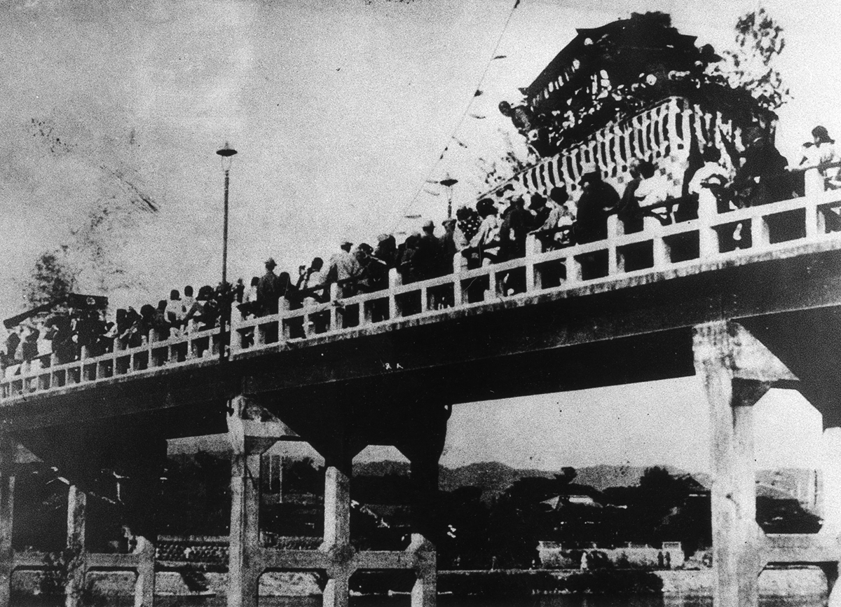 雑踏事故で8人犠牲 高知市の天神橋上惨死（1897年7月22日