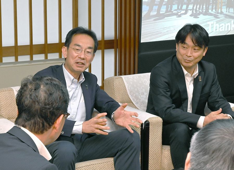 高知市にサテライトオフィスを開設したリアルソフトの板崎裕社長＝奥左（県庁）